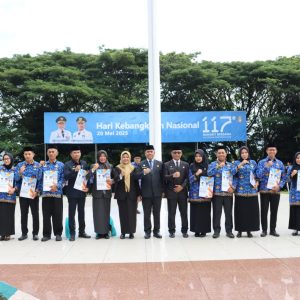 Bupati Serahkan SK Bagi 572 CPNS dan PPPK Tahun 2025