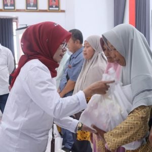 Puncak HLUN 2025 di Sentra Terpadu Kartini Temanggung, Kementerian Sosial Serahkan ATENSI untuk Lansia