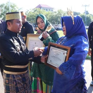 Pimpin Upacara Hardiknas, Tasming Hamid Ajak Semua Elemen Bersinergi Mewujudkan Pendidikan Bermutu