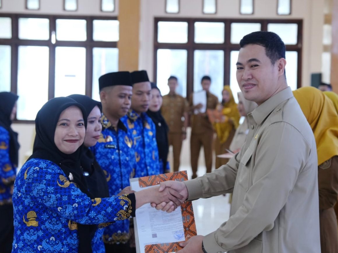 111 PPPK Pangkep Terima SK