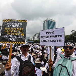 Pemerintah Bakal Berikan Bantuan Biaya Kuliah untuk Guru Honorer