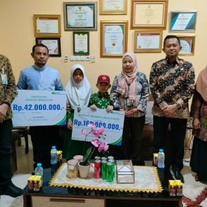 RSUD Sinjai dan BPJS Ketenagakerjaan Serahkan Santunan Jaminan Kematian dan Beasiswa Rp168 Juta