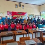 Kodim 1426 Takalar Salurkan Bantuan Seragam dan Buku Tulis Bagi 25 Siswa Kurang Mampu