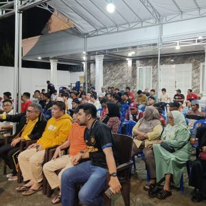 Dukung Timnas, Taufan Pawe Nobar Bareng Warga dan Simpatisan Golkar