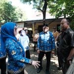 Bupati Gowa Beri Bantuan Bedah Rumah  Keluarga Miskin Ekstrem di Barombong 