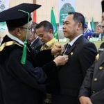 Alumni Terbaik UMI, Bupati Andi Rosman Diberi Pin Emas