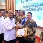 Aktif Catat Akta Kematian Warga, Disdukcapil Gowa Terima Penghargaan Gubernur Sulsel