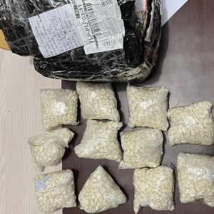Ambil Paket Berisi 11.000 Butir Obat Terlarang di Jasa Pengiriman, Warga Battang Ditangkap Polisi