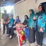 TP PKK Gowa Beri Bantuan Pangan di  Pallangga dan Bajeng