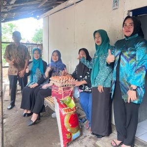 TP PKK Gowa Beri Bantuan Pangan di  Pallangga dan Bajeng