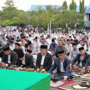 Taufan Pawe Salat Idul Adha di Umpar, Ajak Sukseskan Kebijakan Pusat untuk Daerah