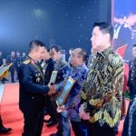 Polda Sulsel Beri Penghargaan Harian Rakyat Sulsel di HUT Bhayangkara ke-79