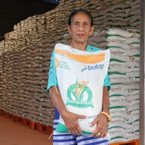 Perum Bulog Siap Salurkan Bantuan Pangan Beras kepada 18,27 Juta Penerima