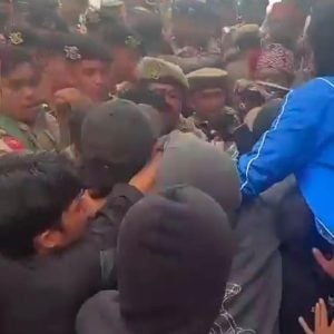 Unjuk Rasa Vendetta di Hari Jadi Mamuju Ricuh