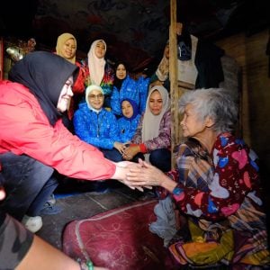TP PKK Gowa Salurkan Bantuan ke Warga Miskin Ekstrem di Malino