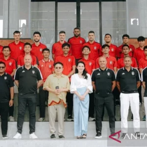 Kembangkan Sepak Bola, Gubernur Malut Ingin Tingkatkan Fasilitas Latihan
