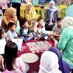 Bunda PAUD Pangkep Nurlita Wulan Purnama Kunjungi TK Tonasa II