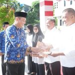 Plt Sekkab Enrekang Serahkan SK Badan Hukum Koperasi