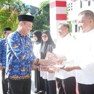 Plt Sekkab Enrekang Serahkan SK Badan Hukum Koperasi