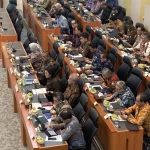 Menkeu Sri Mulyani Kejar Penerimaan Pajak 1.409 Triliun di Semester II 2025