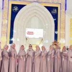 MT Hj Siti Nurhidayat Romangpolong Lakukan Wisata Religi